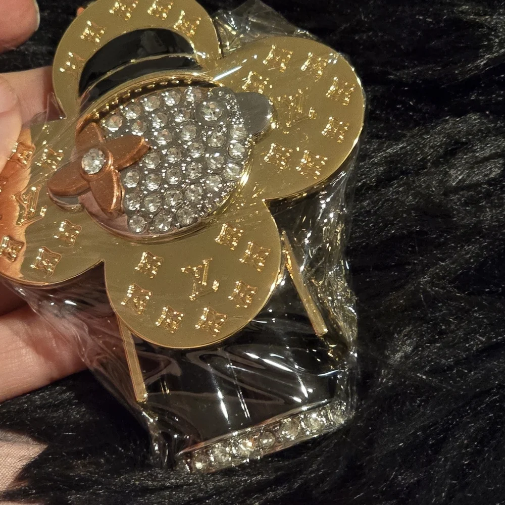 LV 18kgp LV Elegant Gold and Silver Keychain
